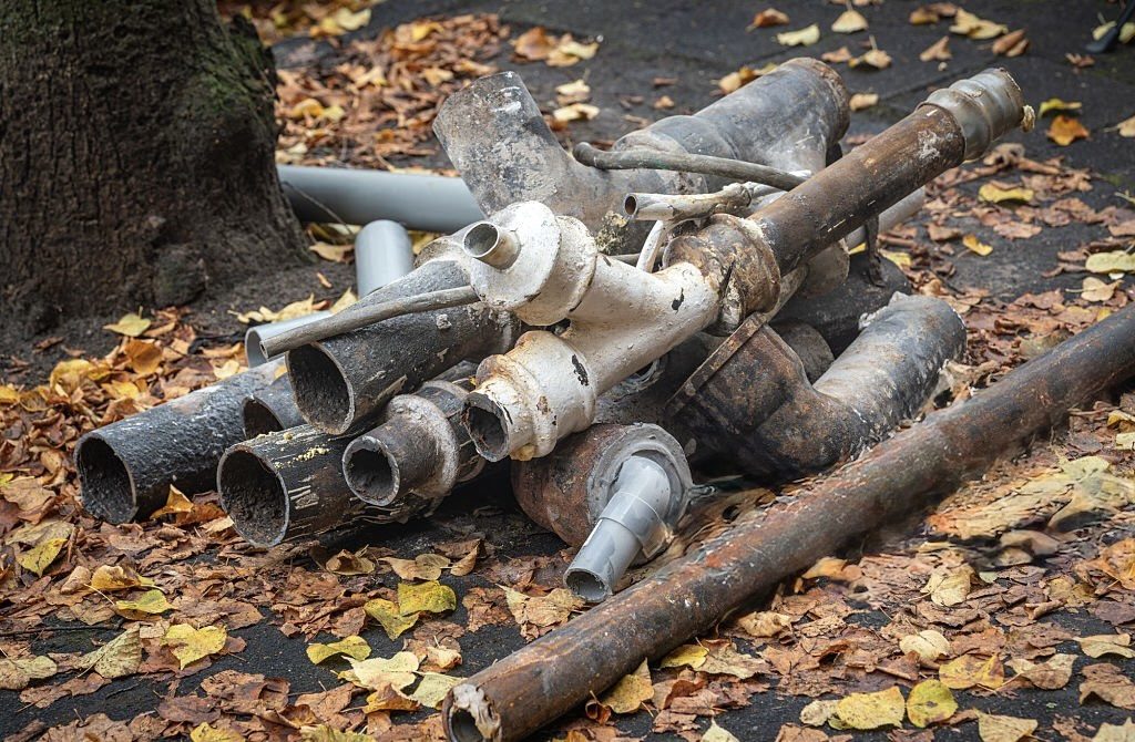 Failed clay sewer pipe with root intrusion